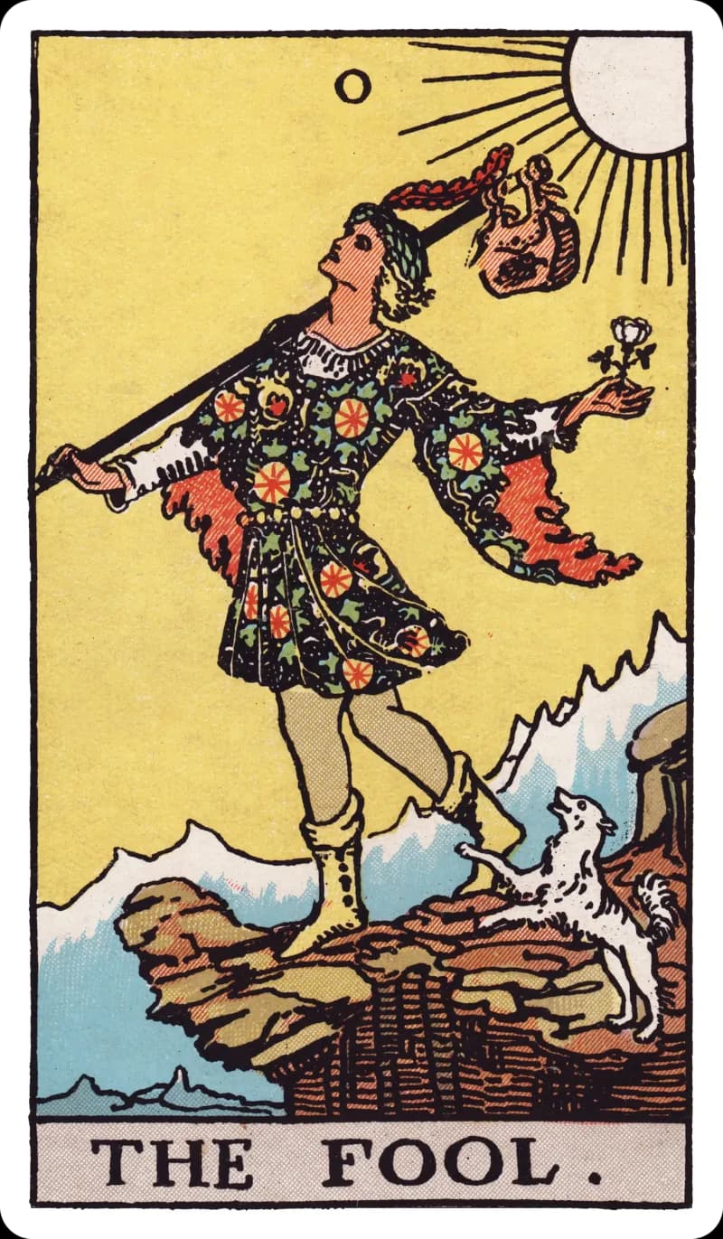 Carta de El Loco — figura joven en el borde de un acantilado con rosa blanca y bulto, baraja Rider-Waite-Smith